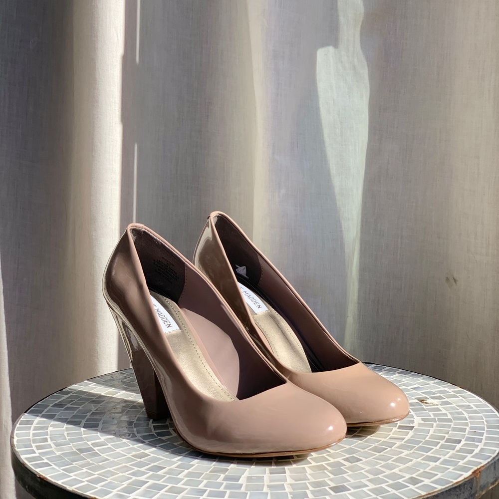 Steve Madden | Beestow Taupe Patent Heel